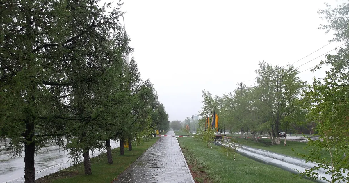 コスタナイ市内の並木道と遊歩道（イメージ）