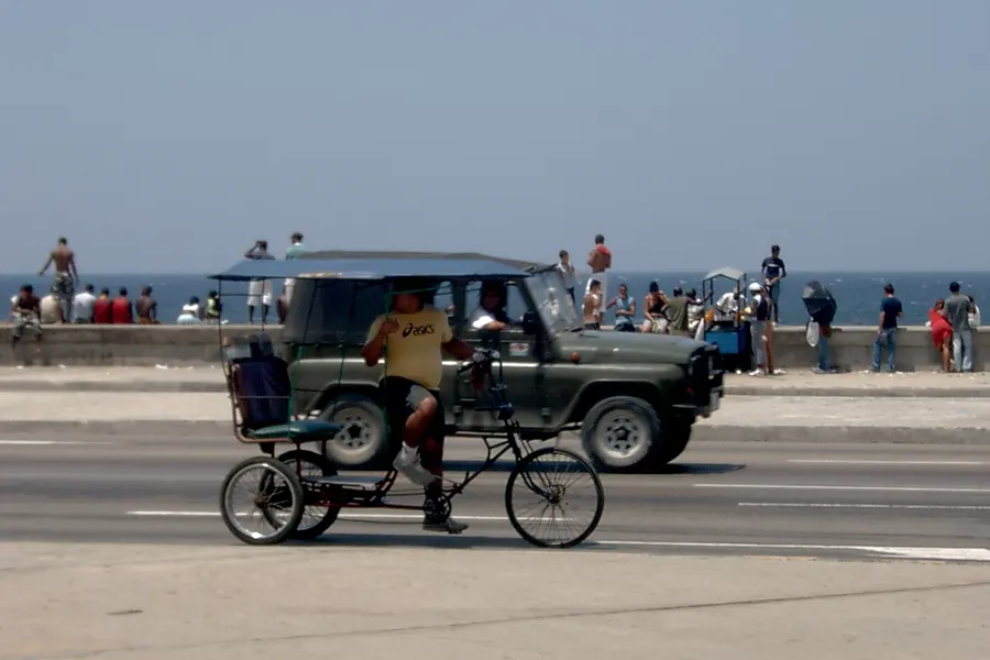 ハバナの自転車タクシー(ビシタクシー)